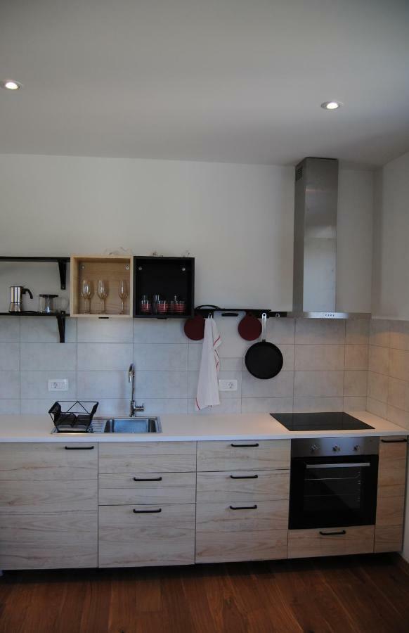 Apartment With Free Parking *